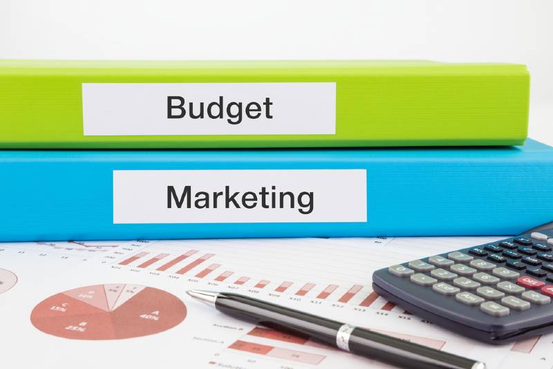 Budget and marketing with graphs, a pen and a calculator