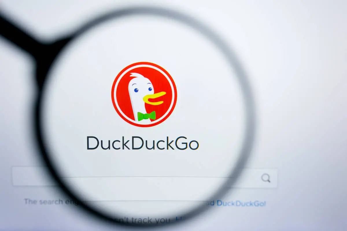 DuckDuckGo logo and search bar in a magnifying glass