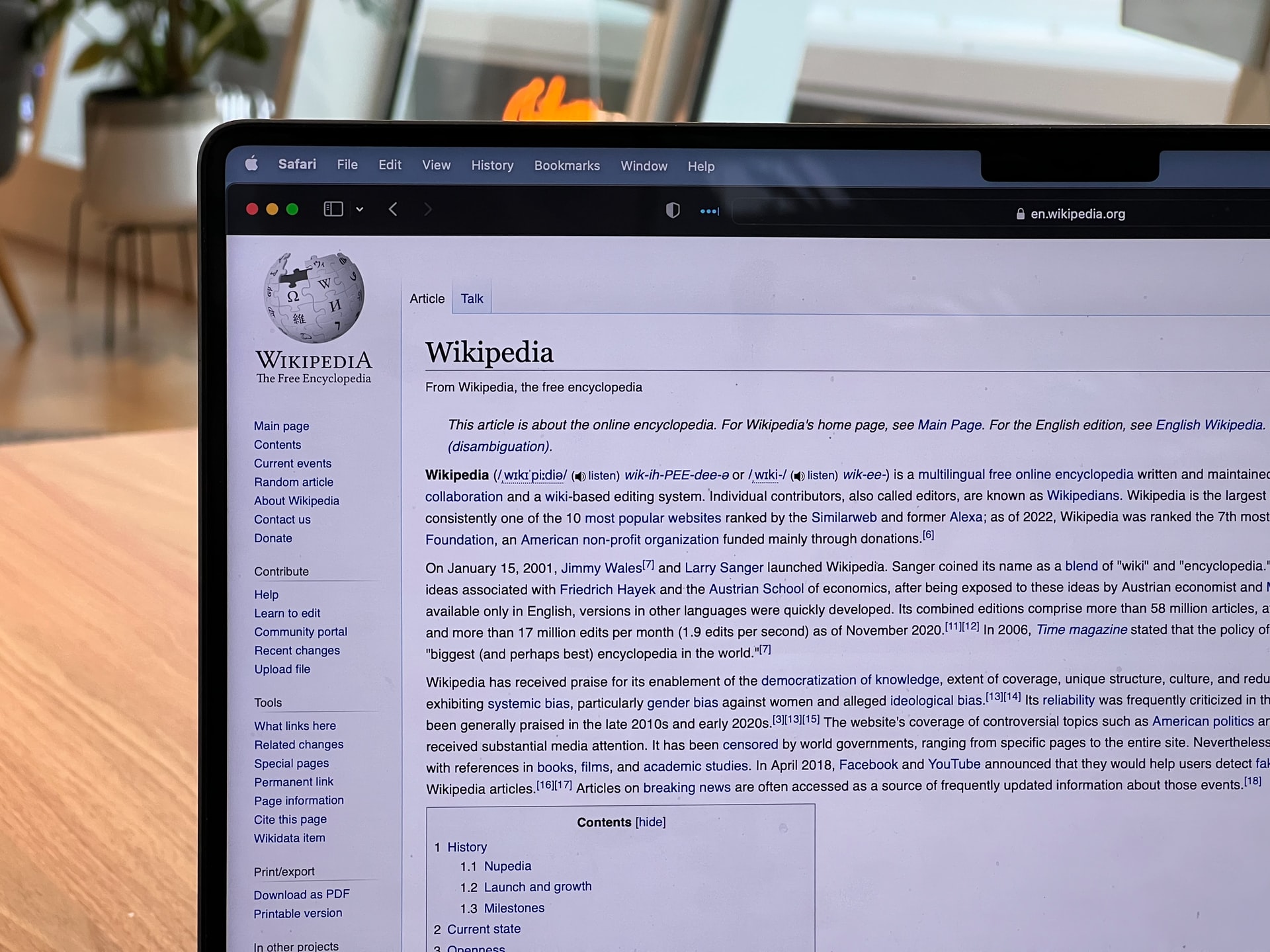 Laptop with wikipedia article open
