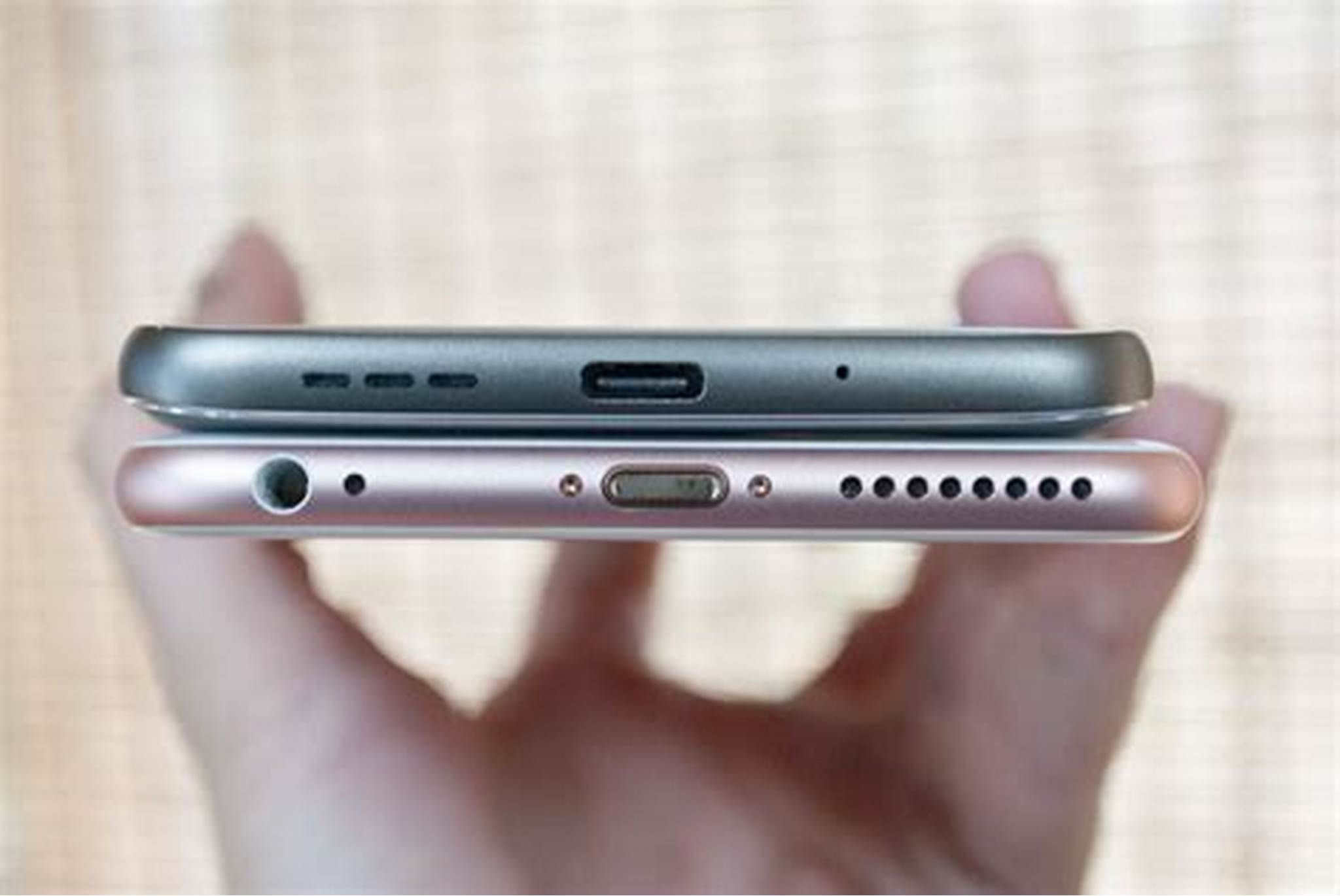 How To Clean IPhone Or Android Phone Charging Port
