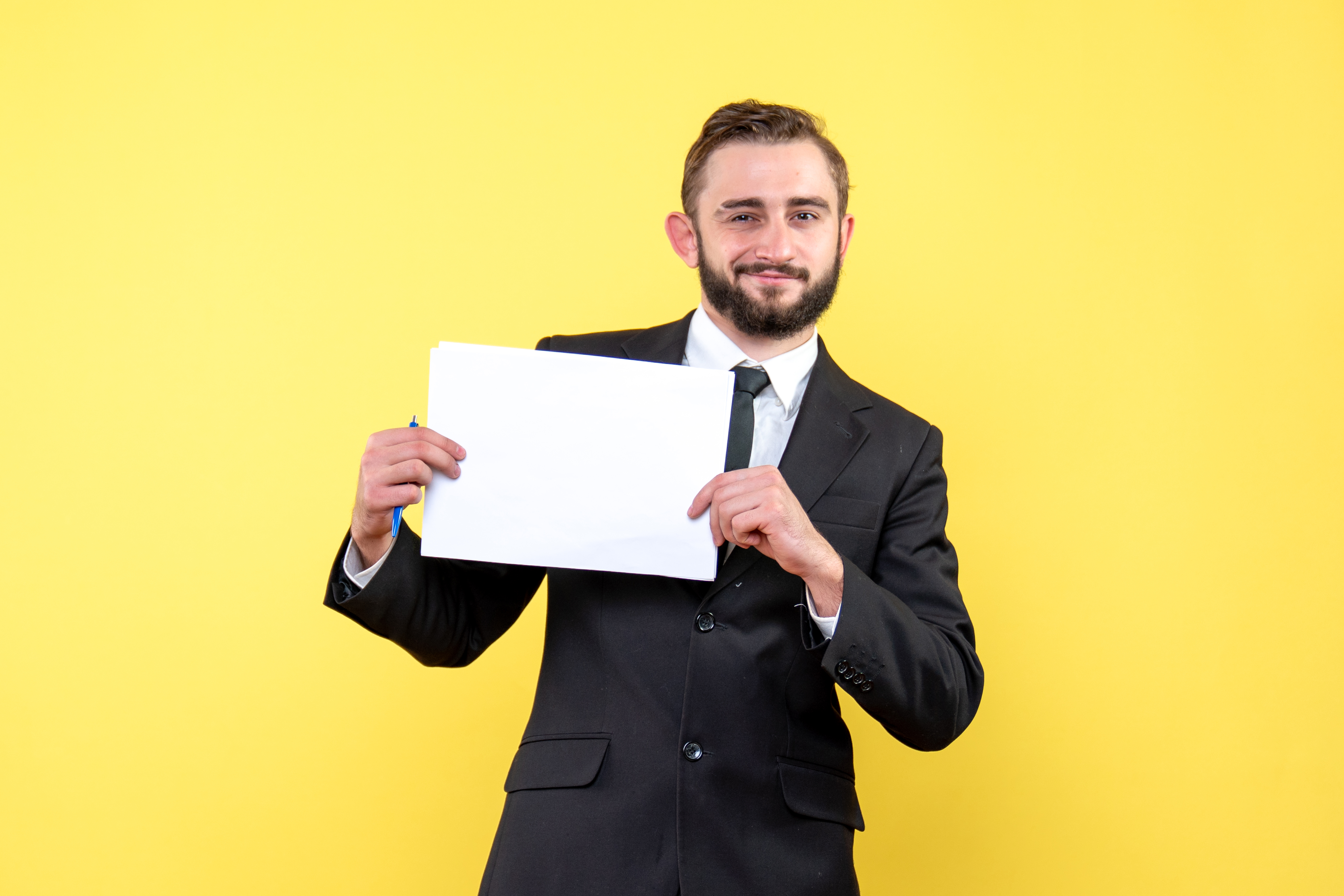 Man holding a blank white paper.
